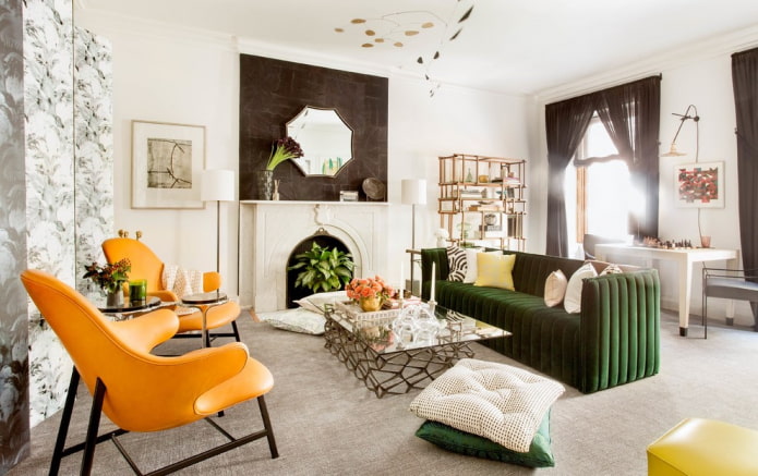 grünes Sofa kombiniert mit Sesseln