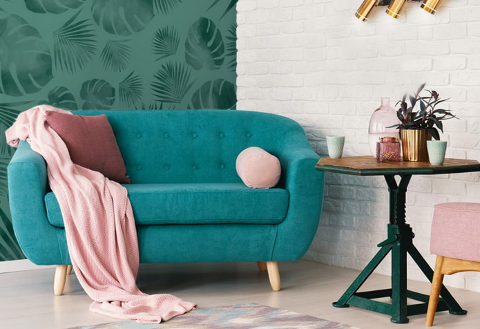 türkisfarbenes Sofa kombiniert mit einem Plaid