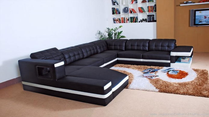schwarz-weißes Sofa