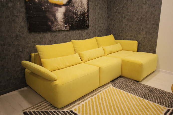 kanapé modell oszmánnal a belső térben