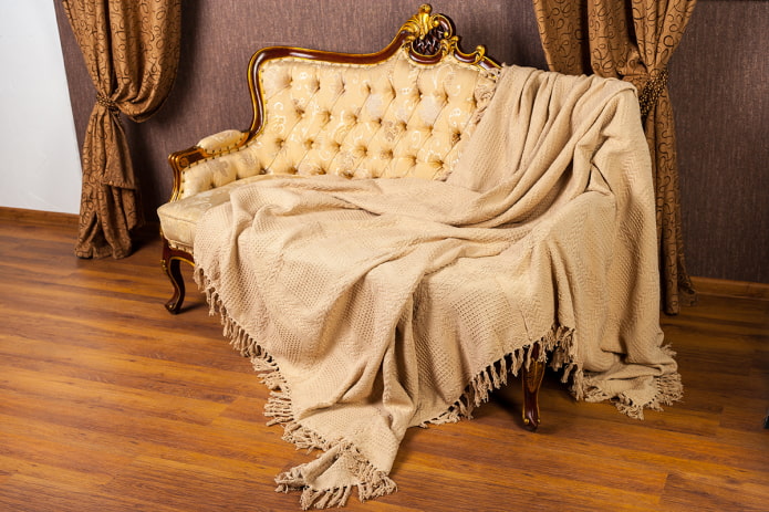 Sofabezug im klassischen Stil