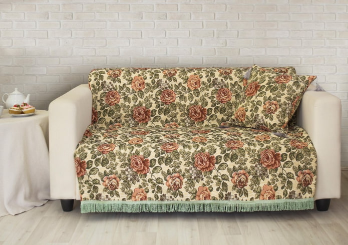 kanapé köpeny rojt a belső térben