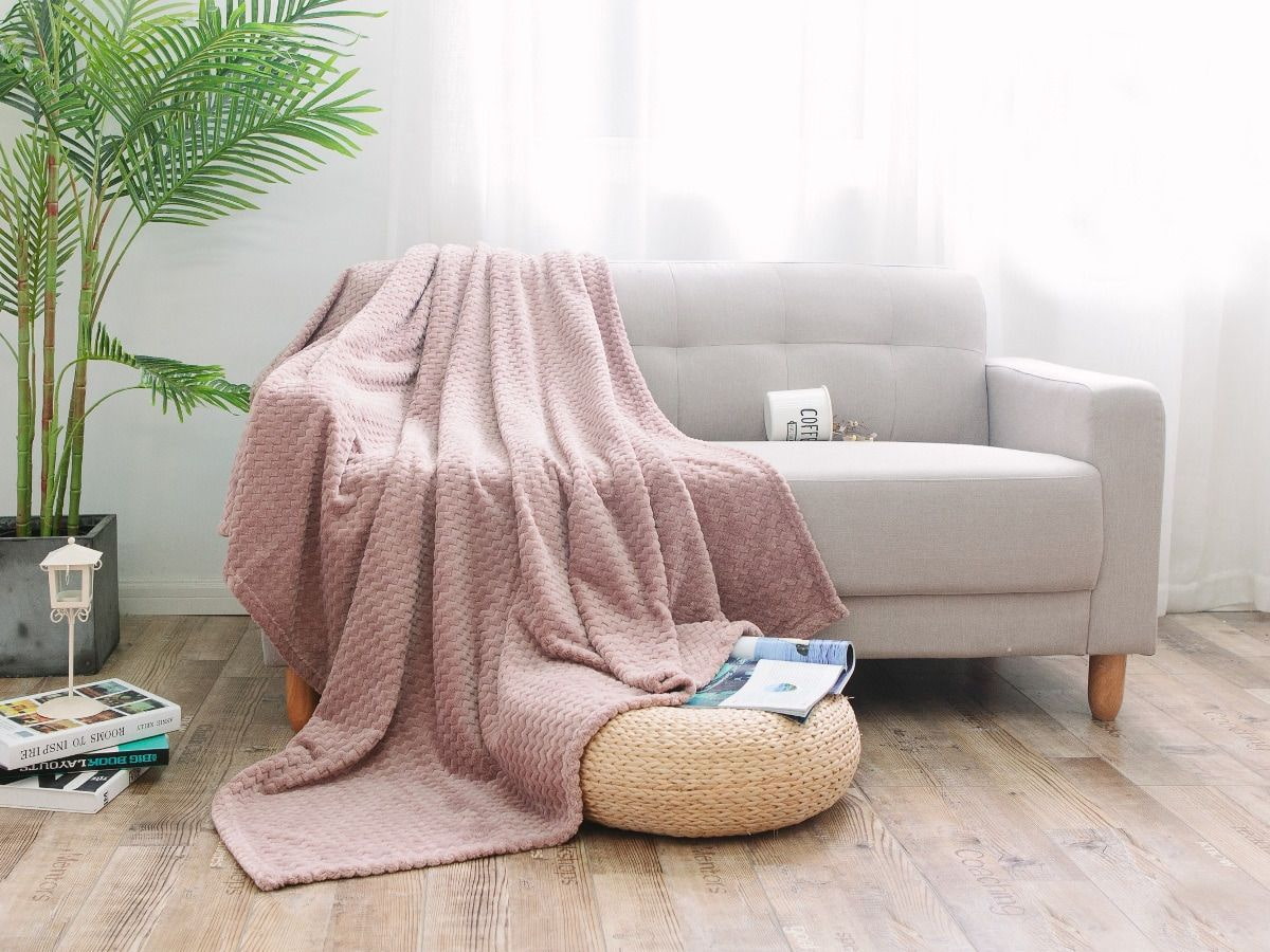 Прекривач на софи: врсте, дизајни, боје, тканине за пресвлаке. Како лепо уредити покривач?