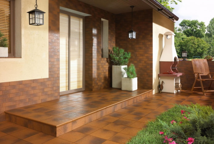 porch with clinker tiles