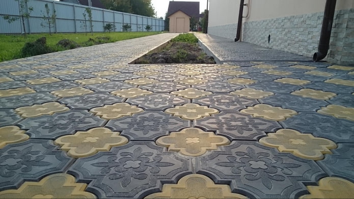 clover sidewalk tile