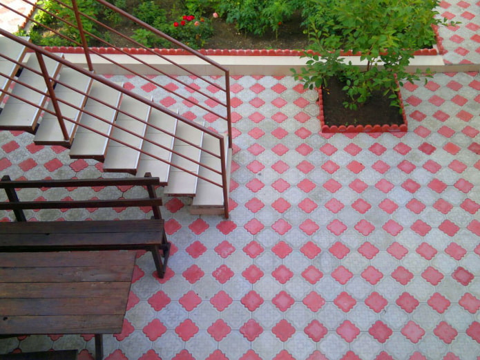 chamomile shaped sidewalk tiles