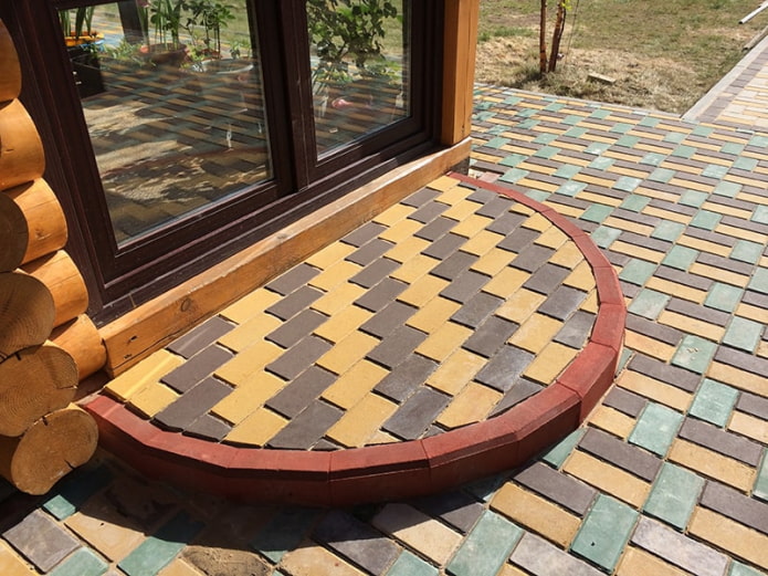 porch with street tiles