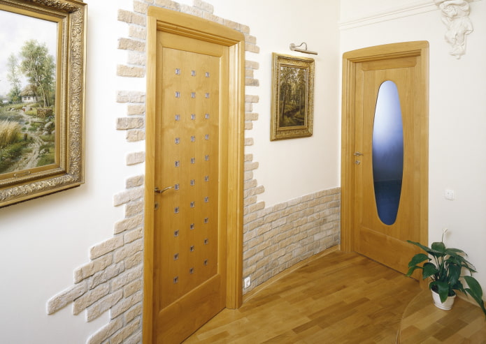 gypsum tiles around the door in the interior