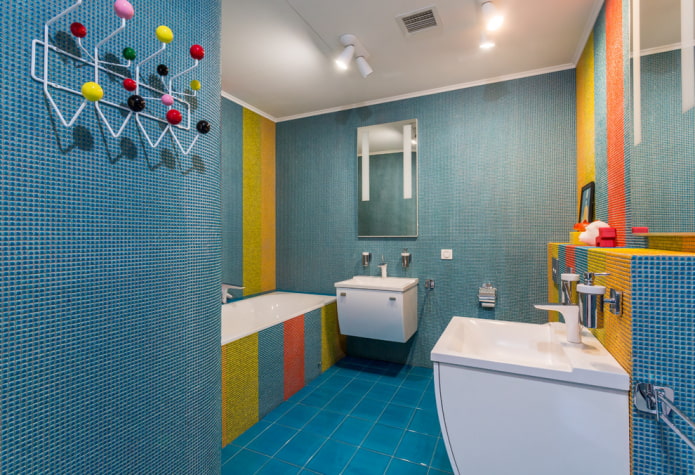 mozaik dekoráció a fürdőszoba belsejében