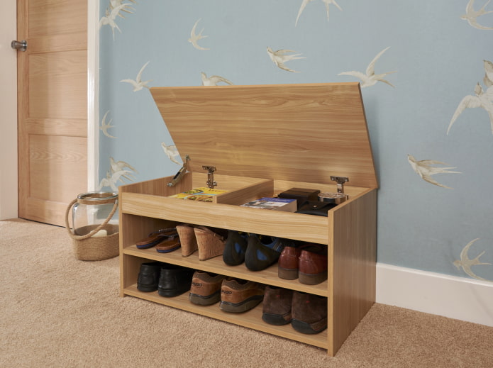shoe rack with drawers in the interior of the hallway