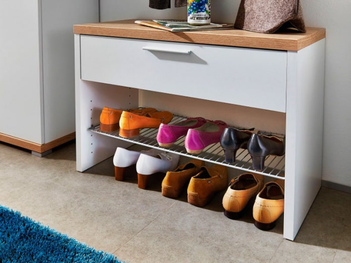 shoe rack with drawers in the interior of the hallway