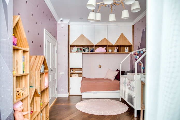 Kleiderschrank im Inneren des Kinderzimmers im skandinavischen Stil