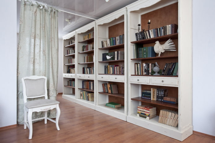 mga bookshelf sa interior sa istilo ng Provence