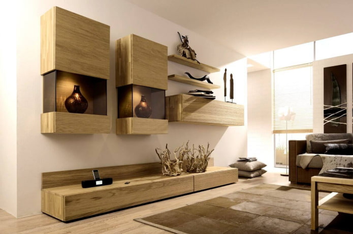 stěna pro dekorativní prvky v obývacím pokoji