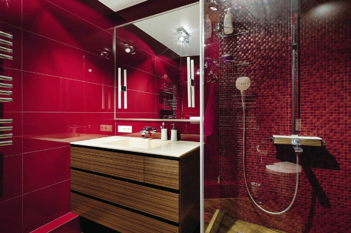 fürdőszoba vörös árnyalatokkal