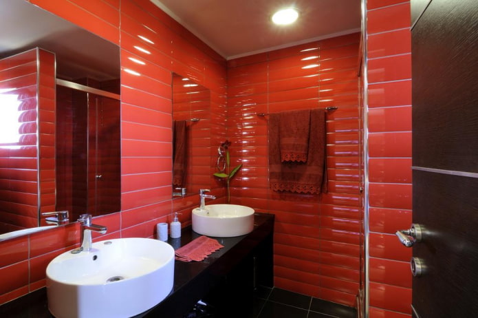 fürdőszoba bútorok vörös árnyalatokkal