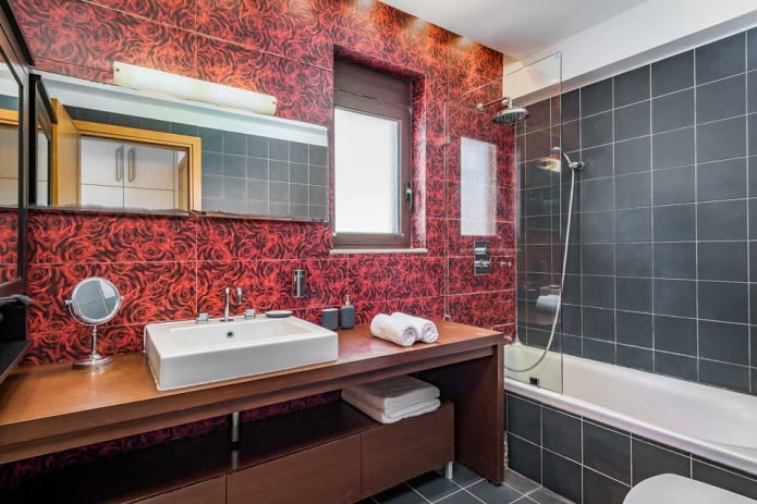 fürdőszoba fekete és piros árnyalatokkal