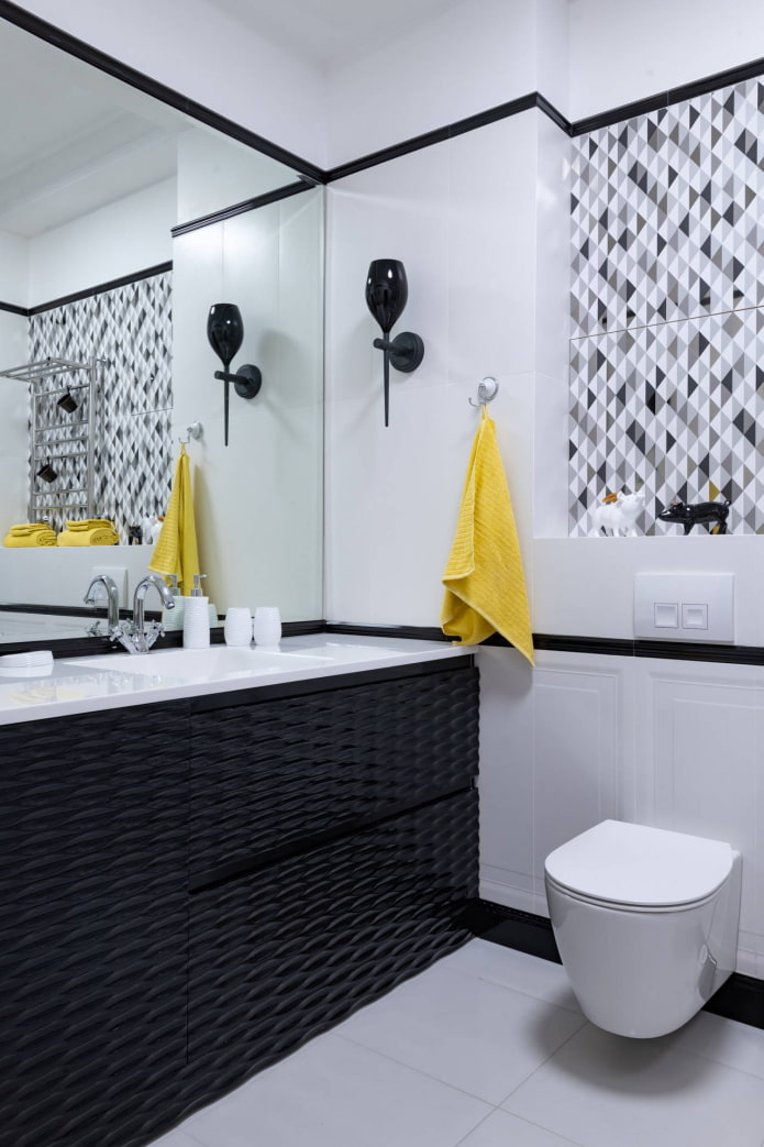 bright accents in the bathroom