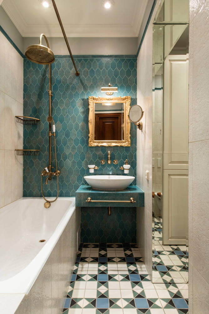 Klassisches blaues Badezimmer