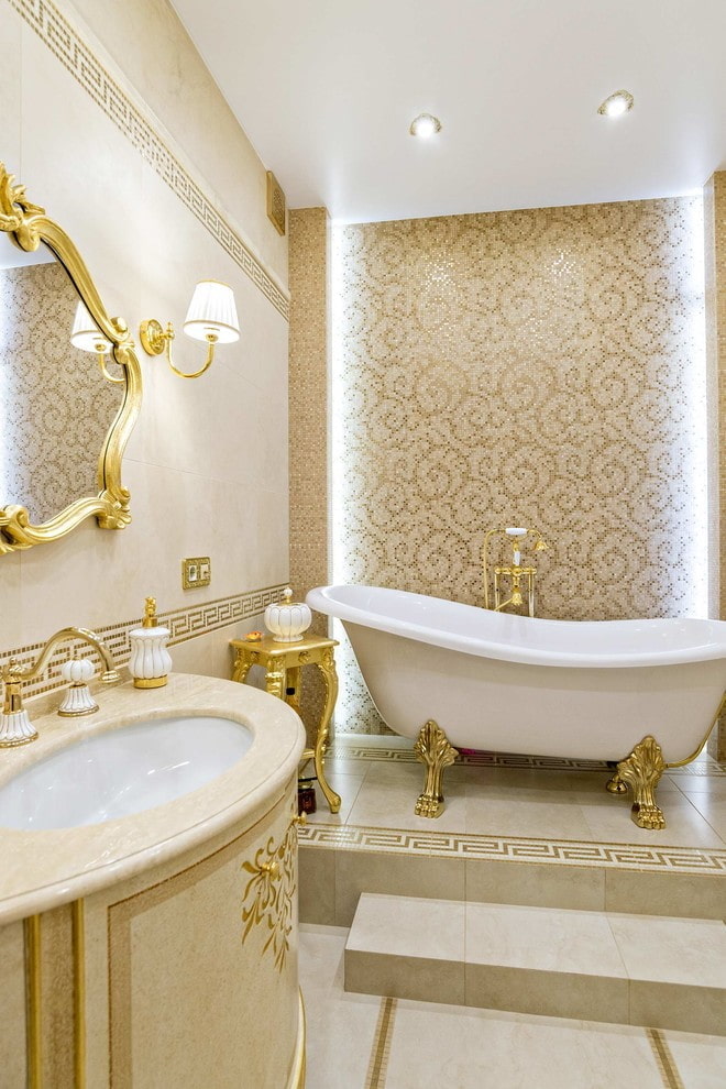 fürdőszoba arany díszítéssel