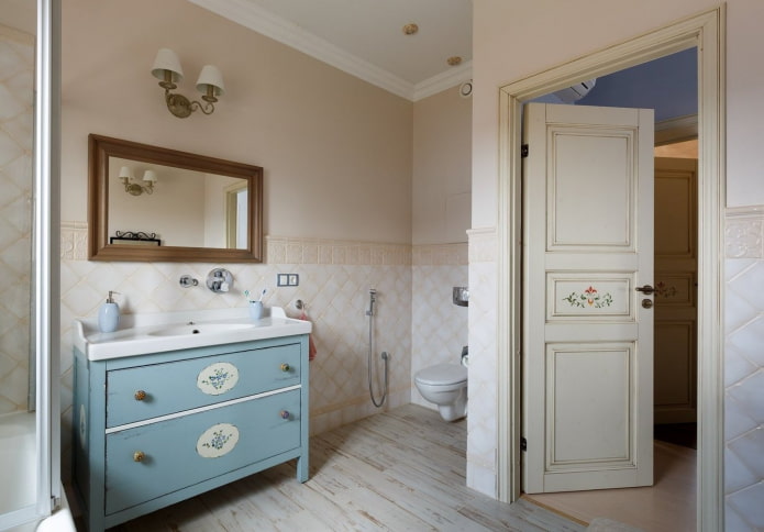 Tágas provence-i stílusú fürdőszoba