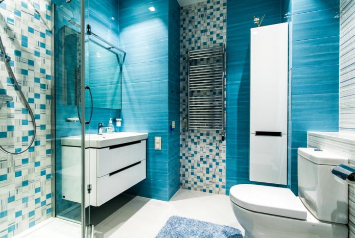 Design eines Badezimmers im Inneren einer Wohnung von 70 Quadratmetern