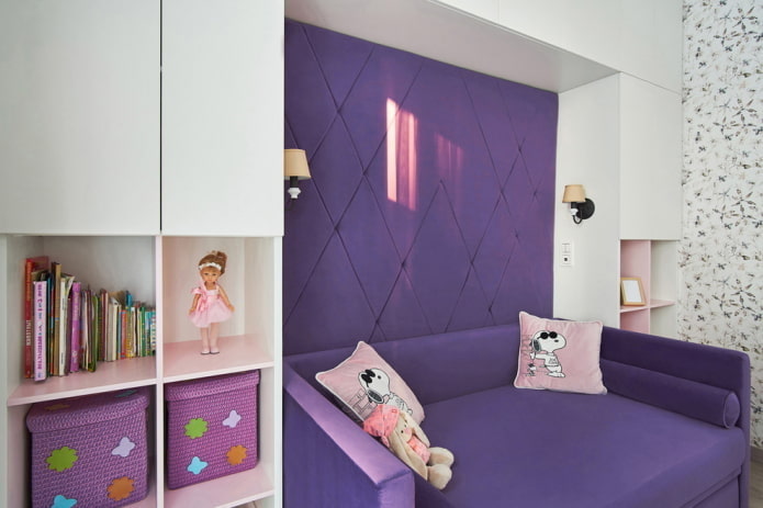 Violett-weißes Kinderzimmer