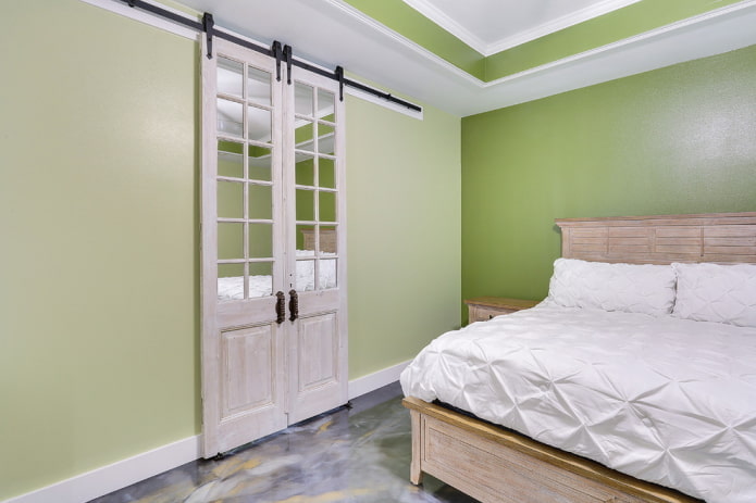 decorating the bedroom in green tones