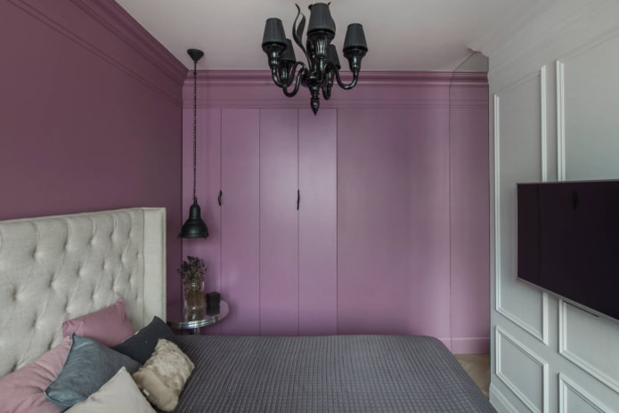 Wardrobe in the color of the walls