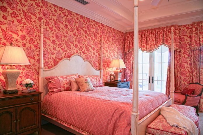 hálószoba belső rózsaszín és piros színben