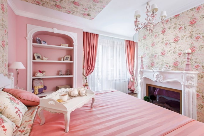 ентеријер беле и ружичасте спаваће собе