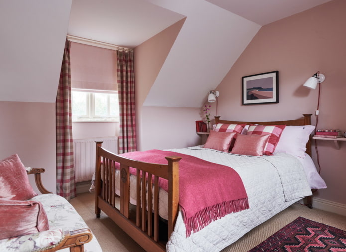 textiles in the interior of the bedroom in pink tones