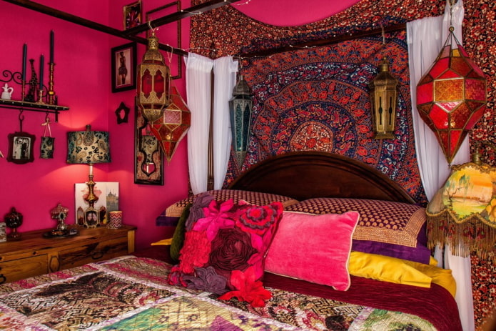 спаваћа соба у ружичастом бохо стилу