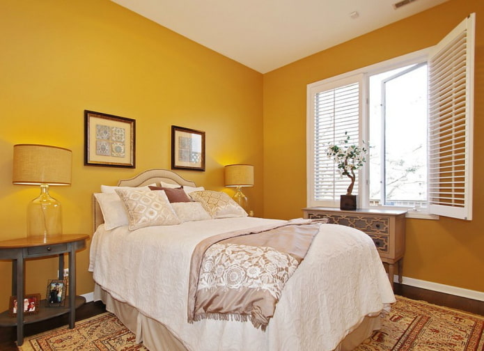 shades of yellow in the interior of the bedroom