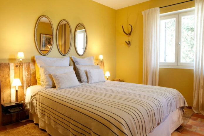 текстилна декорација спаваће собе у жутим тоновима