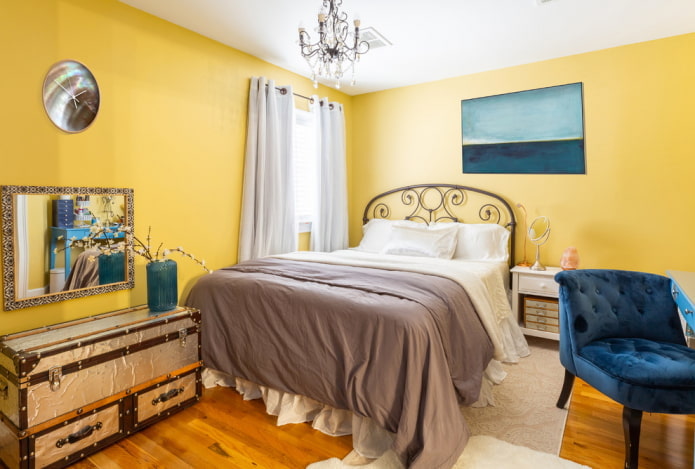 textile decoration of the bedroom in yellow tones