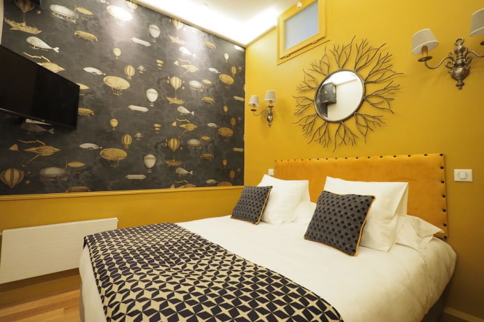 dekoráció és világítás a hálószoba belsejében sárga tónusokkal