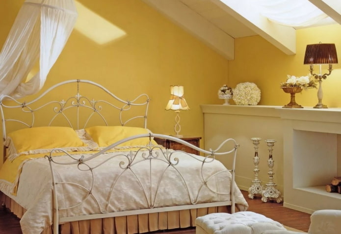 hálószoba Provence stílusú sárga tónusokkal