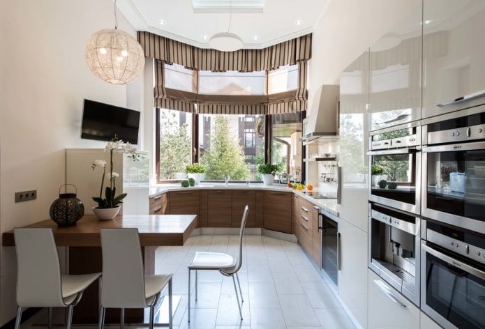 Cooking area in the bay window