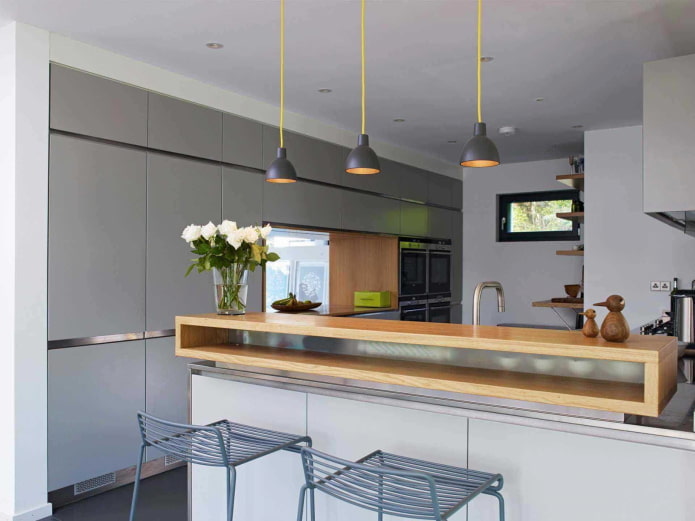 Beleuchtung im Inneren der Küche im modernen Stil