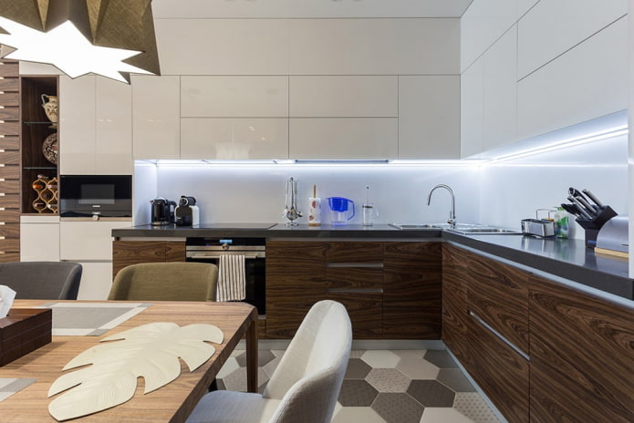 világítás a konyha belsejében, modern stílusban