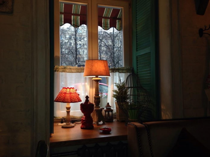 Window sill with lamps