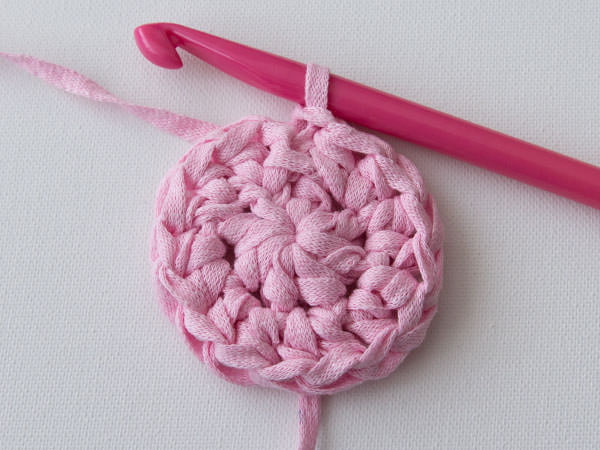 We knit loops in a circle