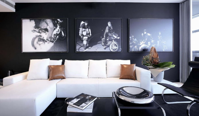Einrichtung und Textilien im Wohnzimmer in Schwarz-Weiß
