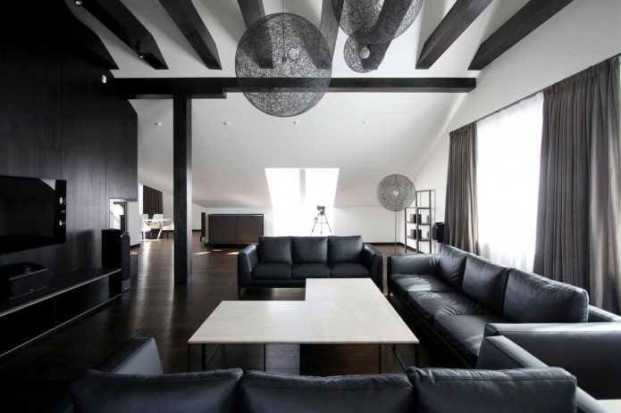 дневна соба у црно-белом стилу поткровља