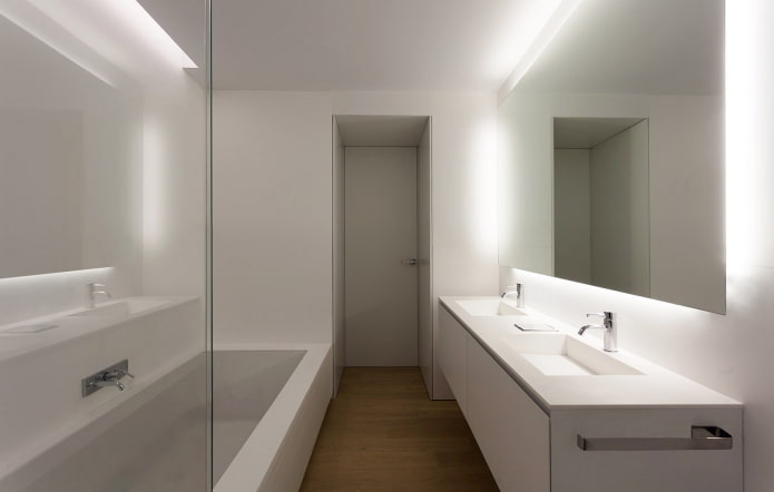 világítás a fürdőszoba belsejében a minimalizmus stílusában