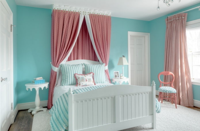 rosa und blaue Schlafzimmereinrichtung