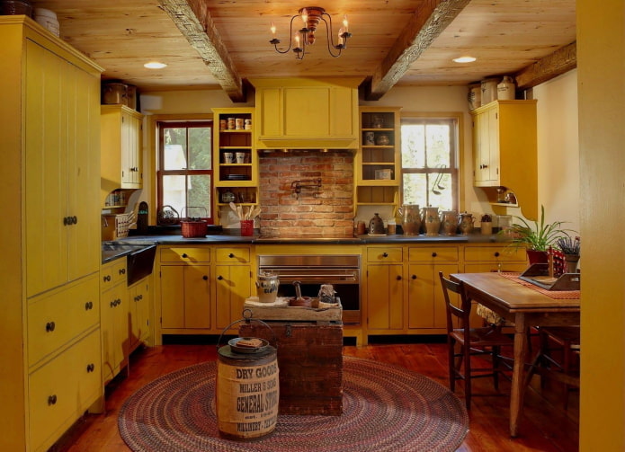 кухињски ентеријер у жуто-смеђим тоновима