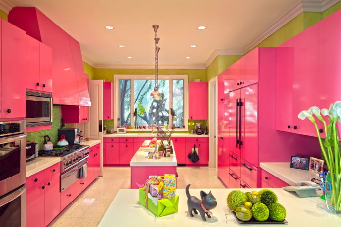 konyha belső, rózsaszín és zöld színben