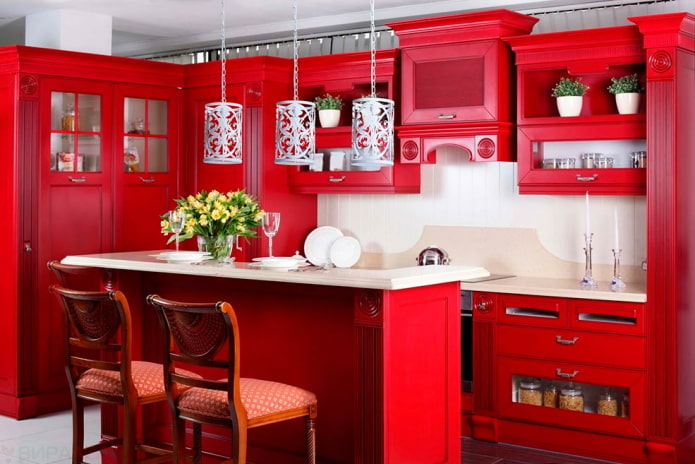 kitchen furnishings in red tones
